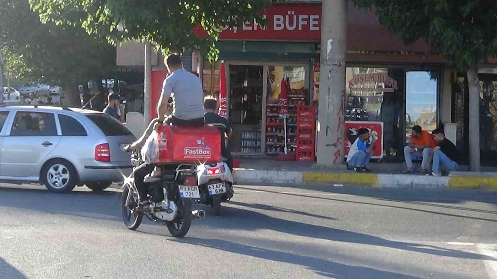 Bagaj kutusu üzerindeki tehlikeli yolculuk kamerada
