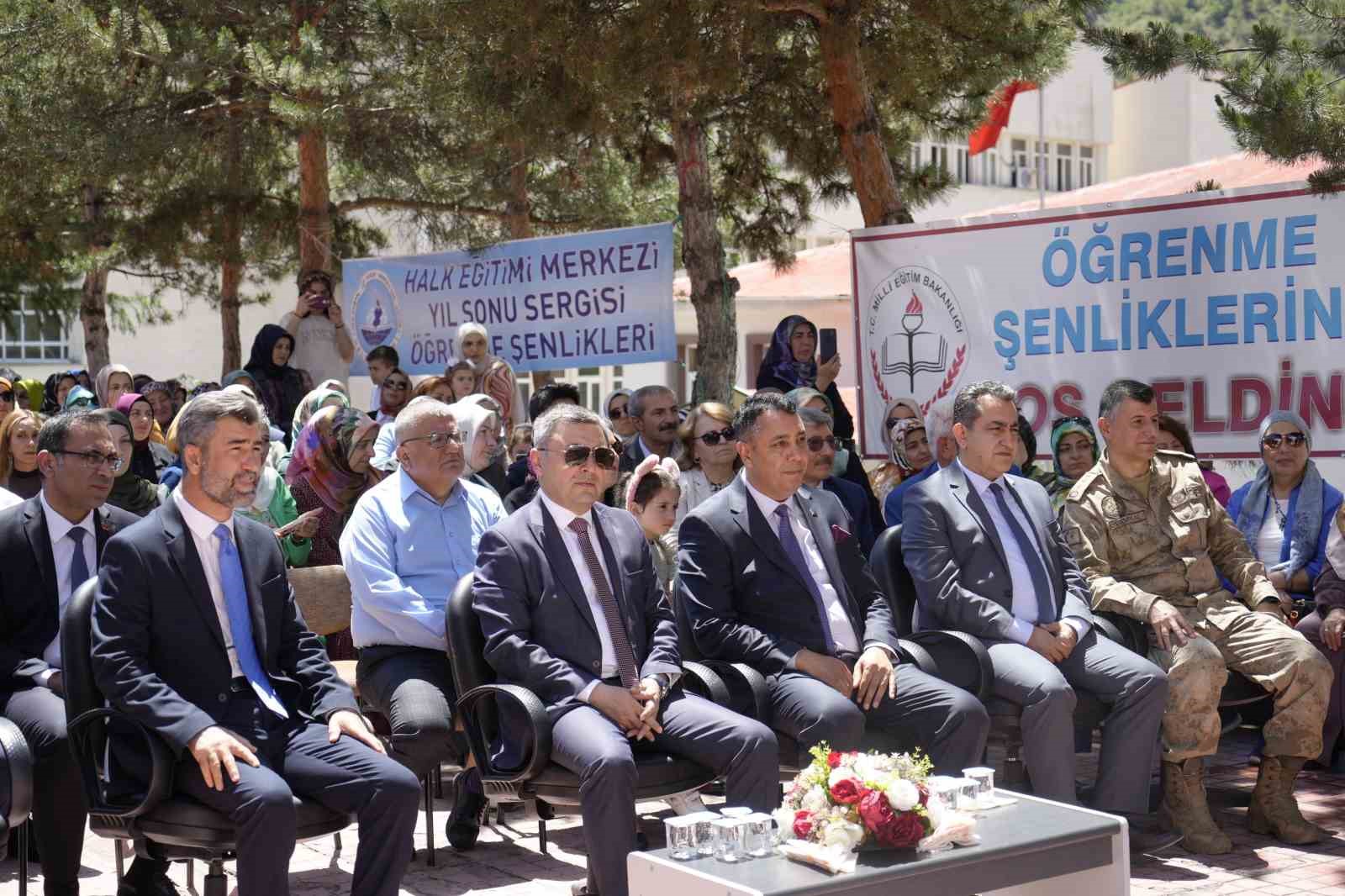 Gümüşhane’de 1 yıllık el emekleri görücüye çıktı
