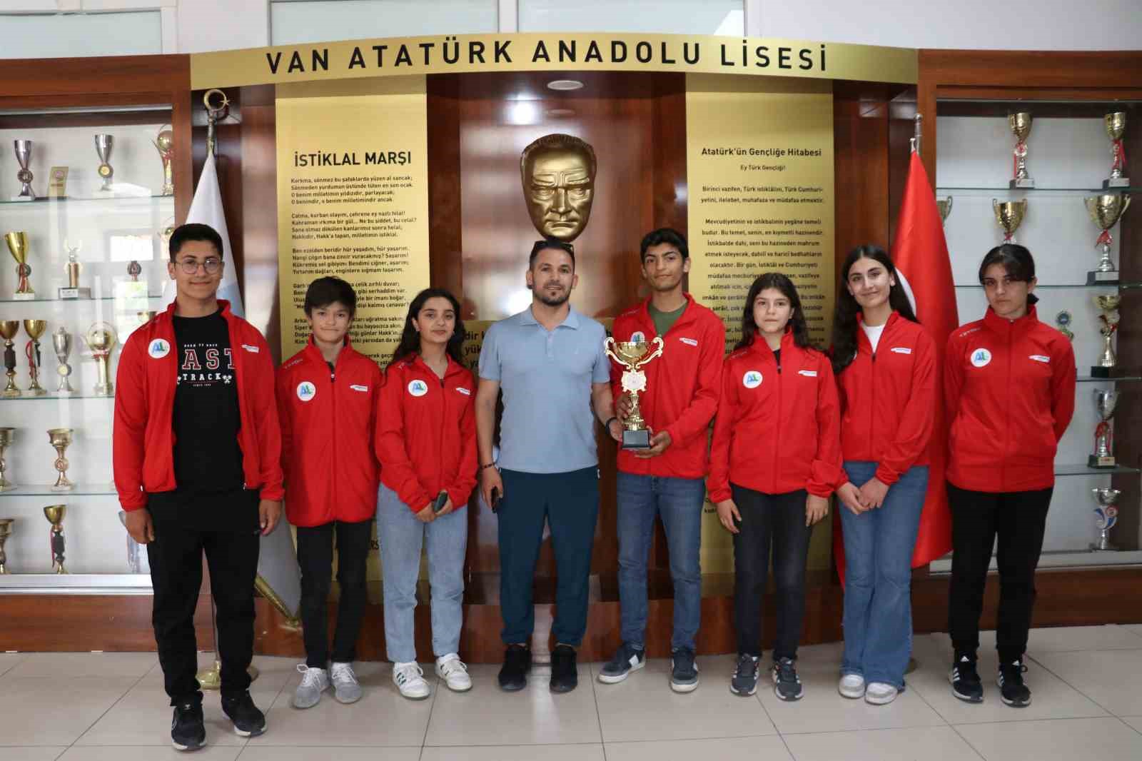 Van Atatürk Anadolu Lisesi Türkiye birincisi oldu
