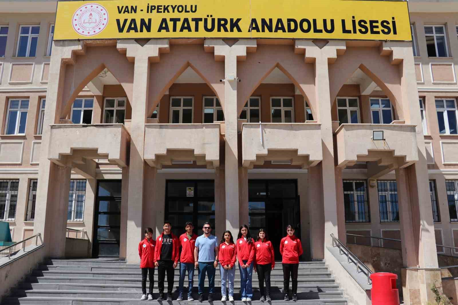 Van Atatürk Anadolu Lisesi Türkiye birincisi oldu
