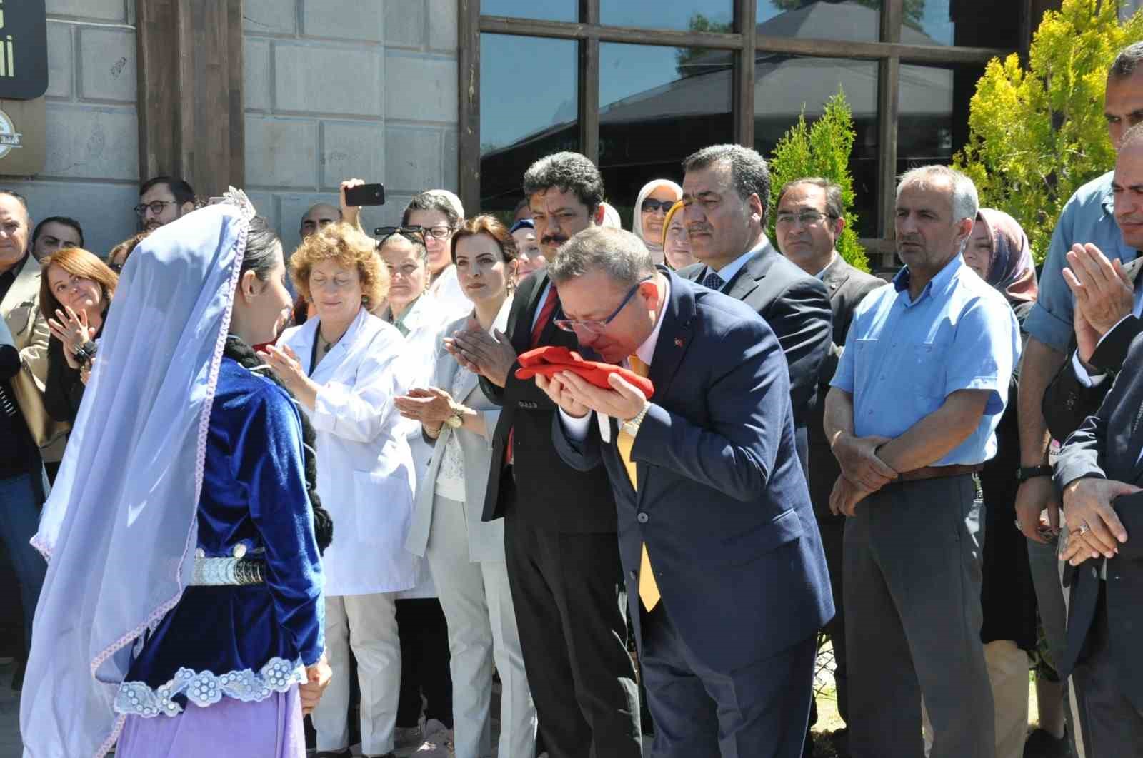 Kars’ta el emeği göz nurunu eserler sergilendi
