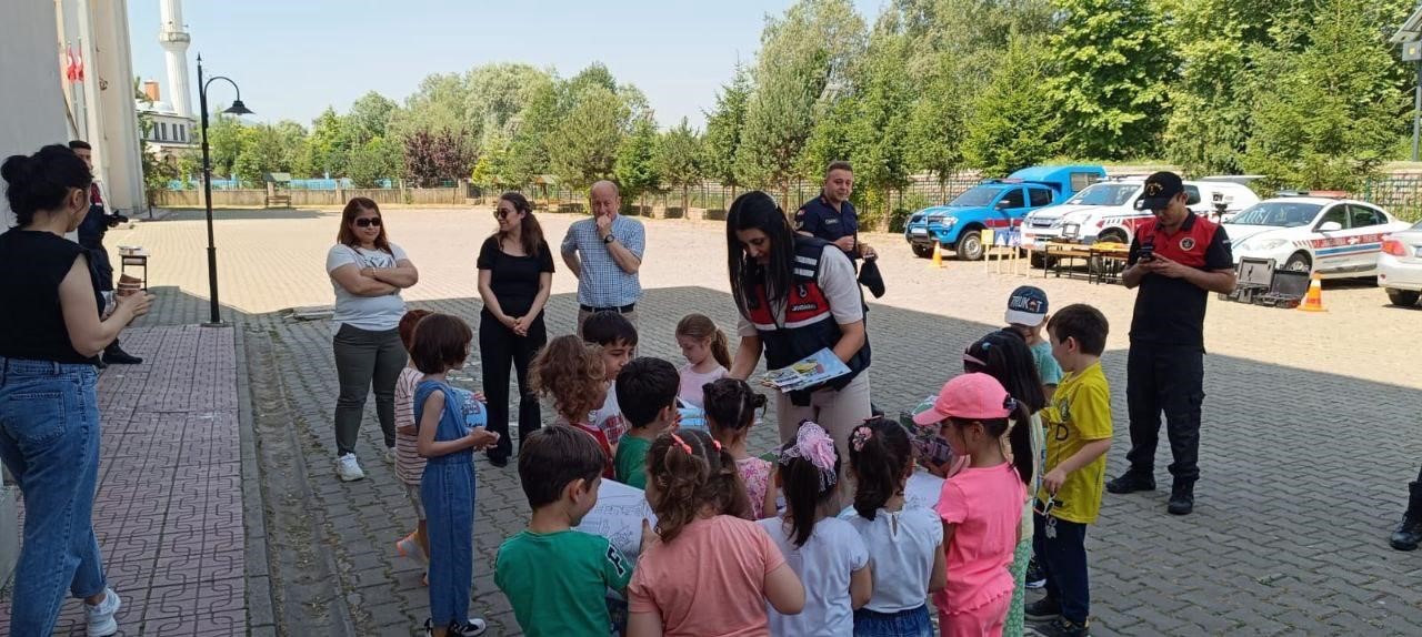 Jandarma öğrencilere yönelik etkinlik düzenledi
