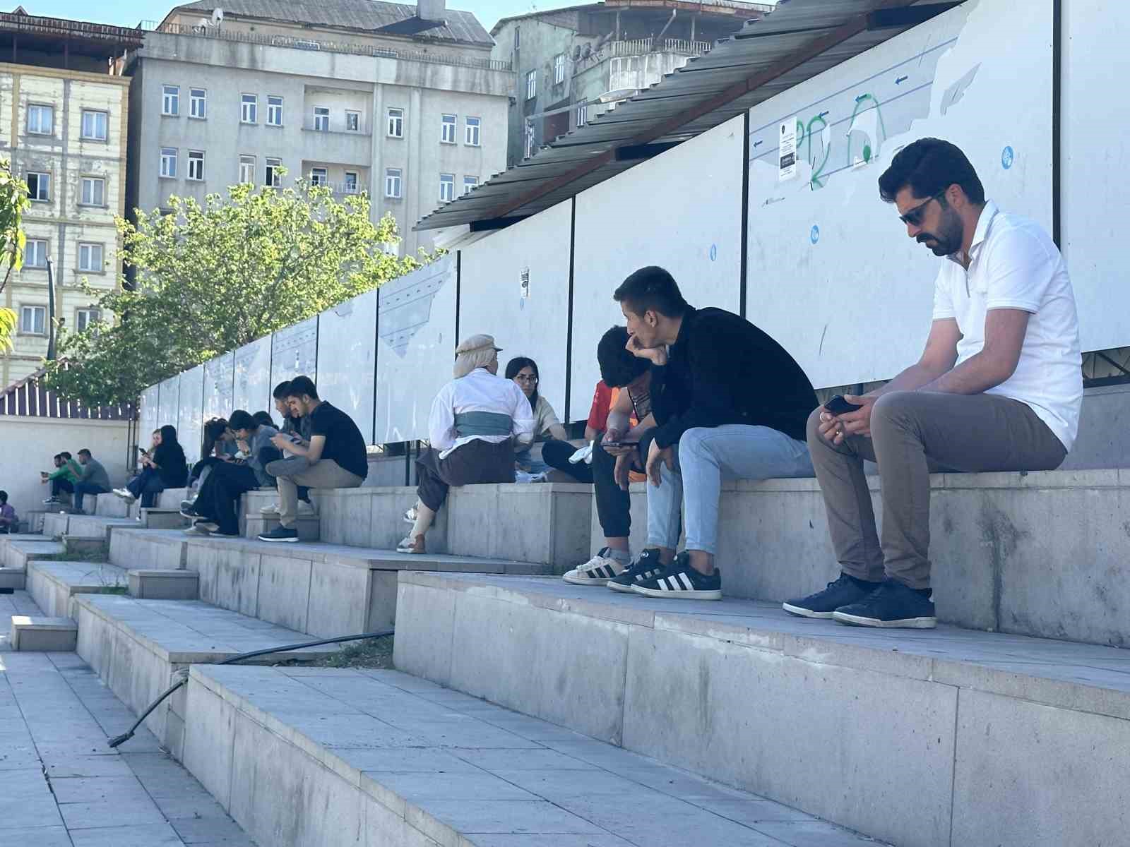 Yüksekovalılar aylar sonra parklara akın etti
