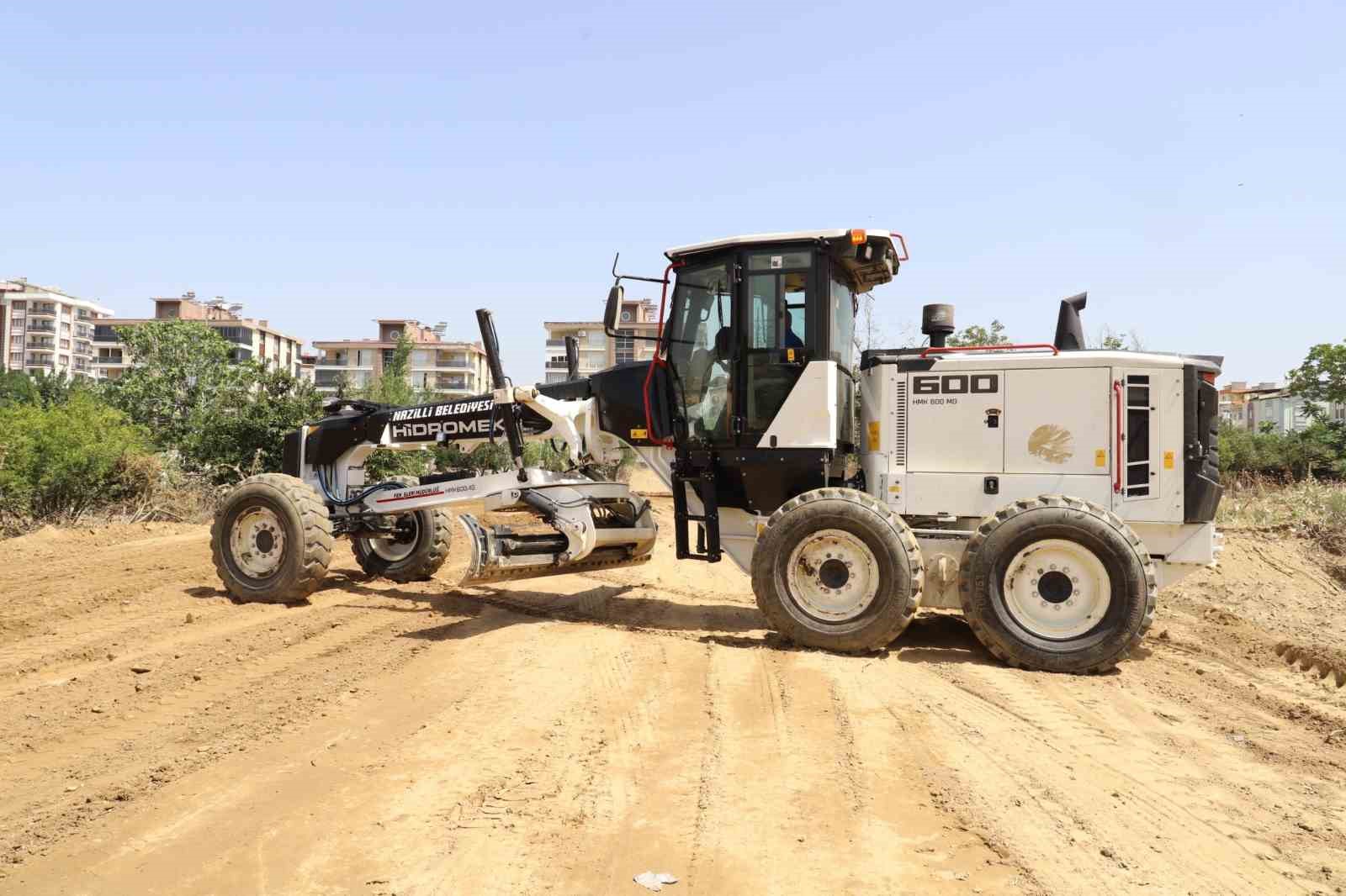 Nazilli’de bir mahalleye üç yeni yol birden
