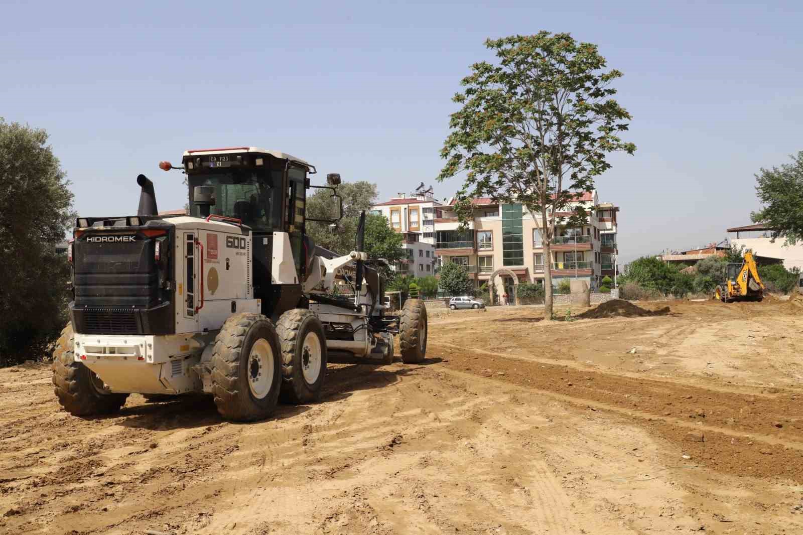 Nazilli’de bir mahalleye üç yeni yol birden
