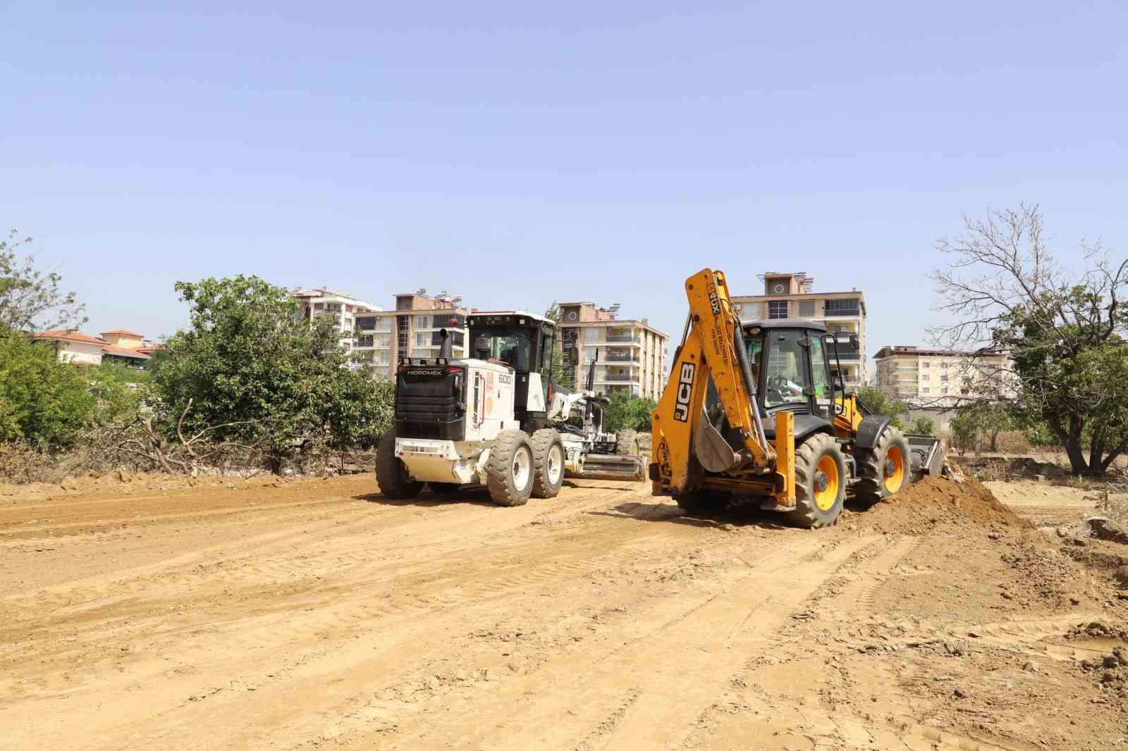 Nazilli’de bir mahalleye üç yeni yol birden
