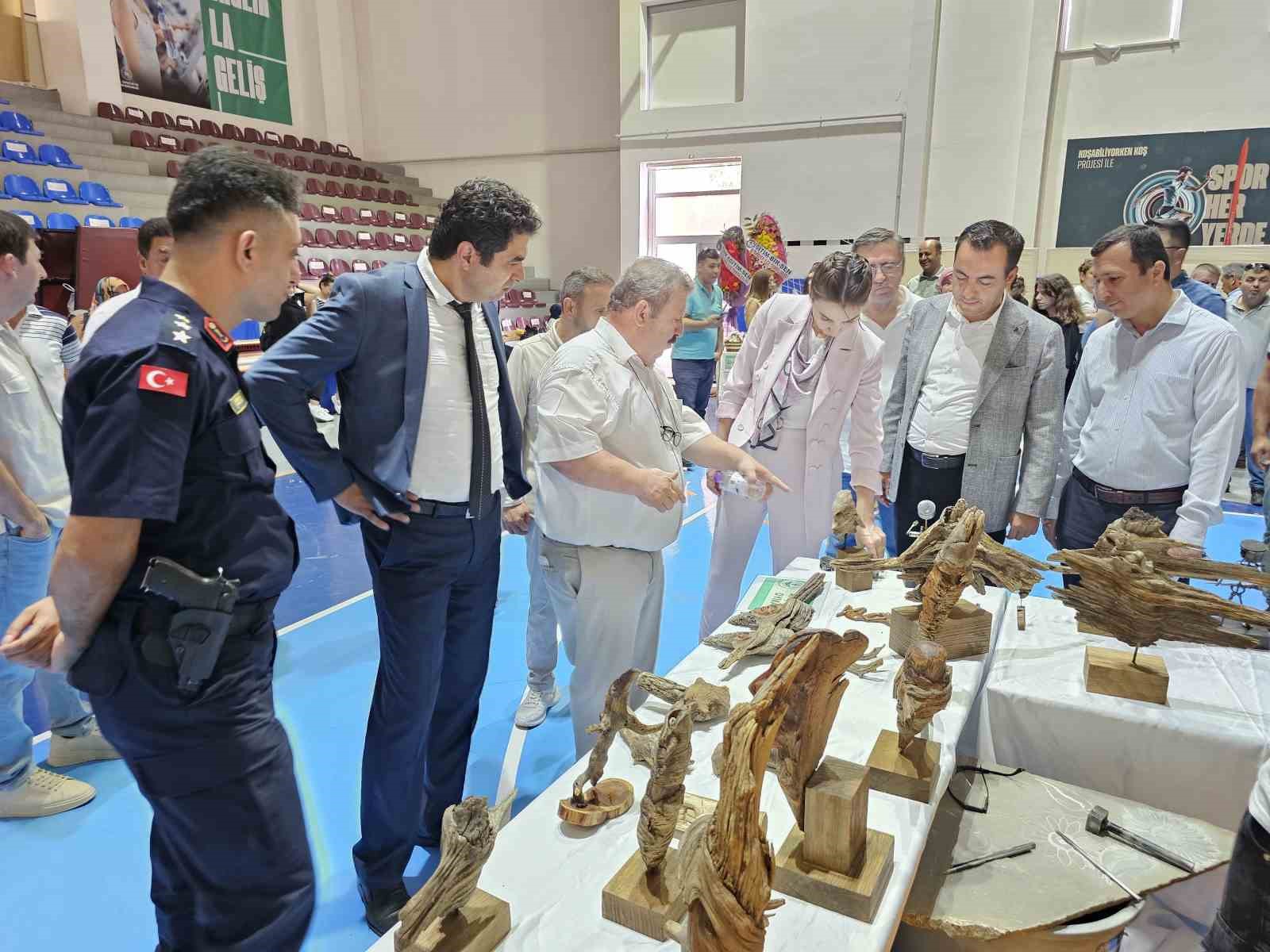 Seydikemer’de kursiyerlerin el emeği ürünleri sergilendi
