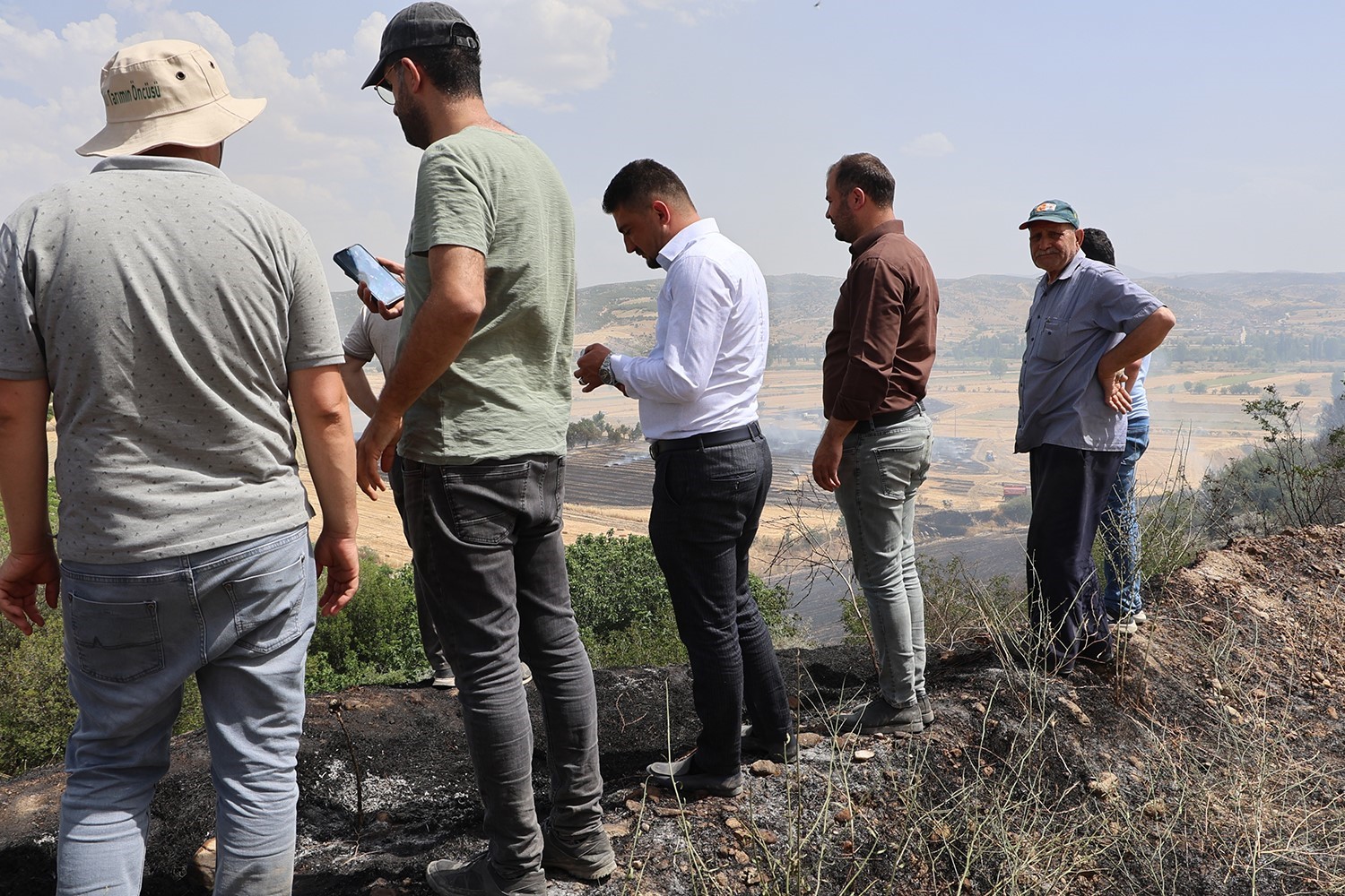 Kula’da yangınlar devam ediyor: 100 dönüm arazi küle döndü
