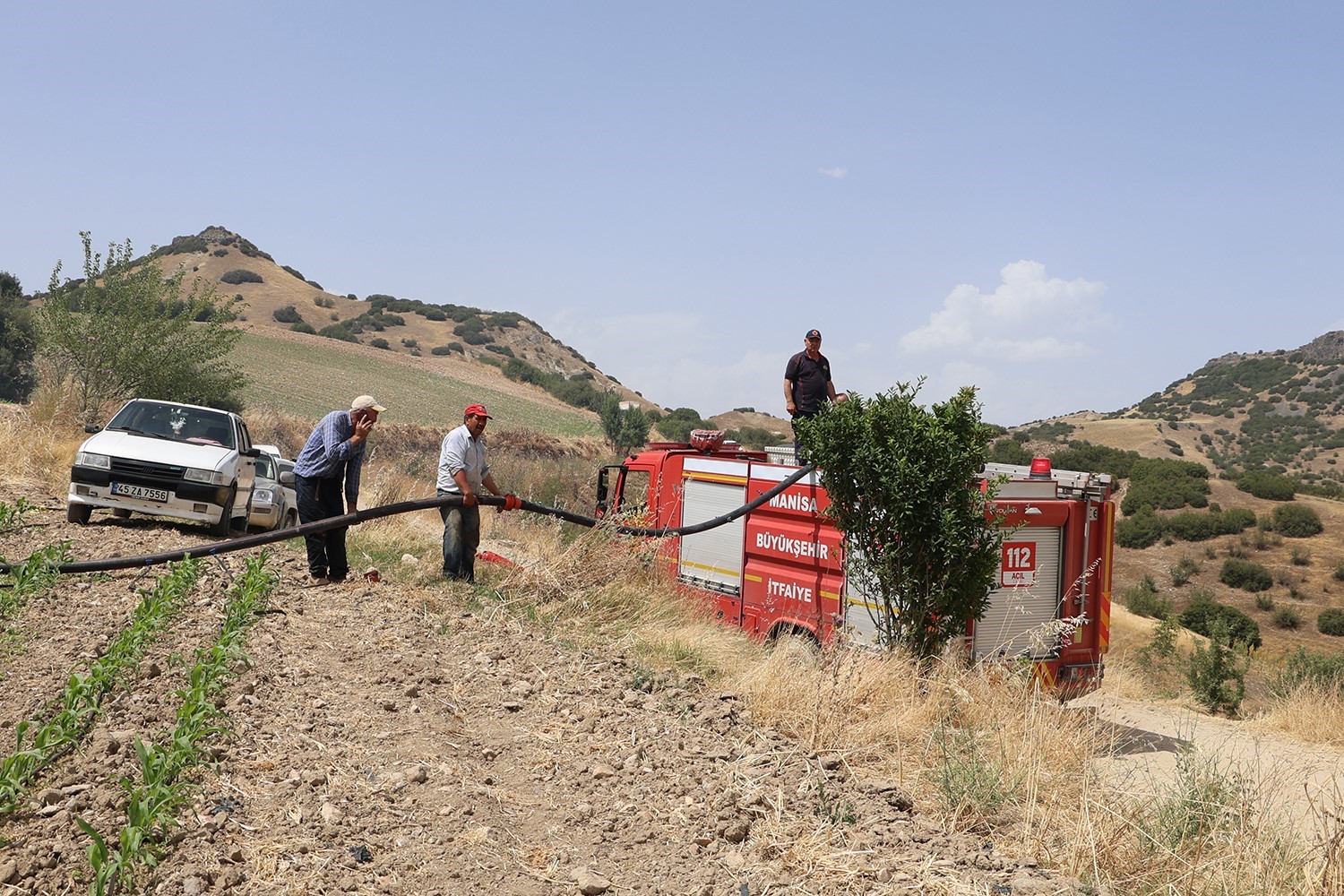 Kula’da yangınlar devam ediyor: 100 dönüm arazi küle döndü
