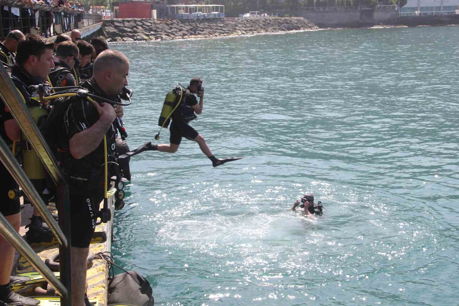 Ordu’da dalgıçlar denizde dip temizliği yaptı
