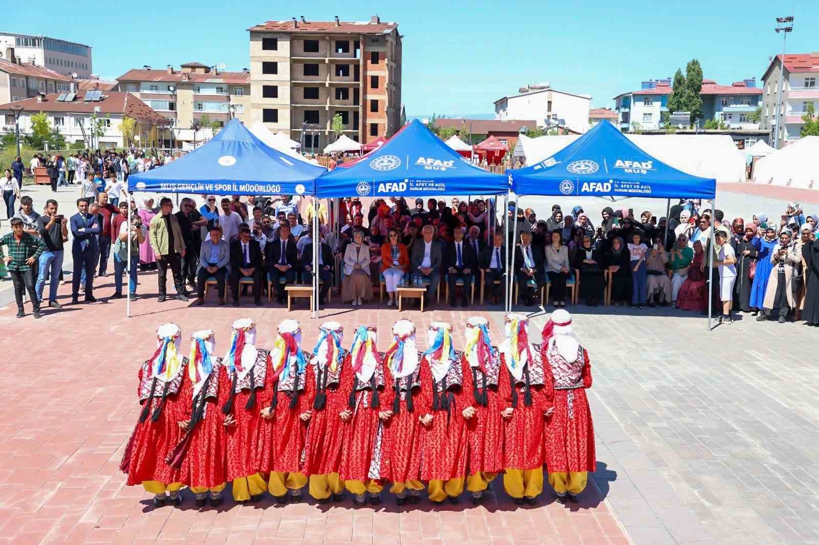 Muş’ta el emeği göz nuru ürünler sergilendi
