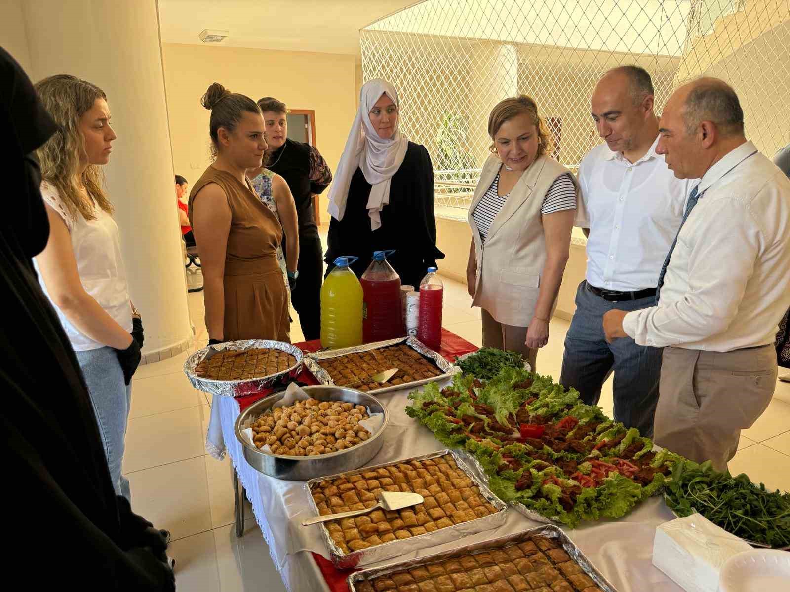 Dörtyol’da halk eğitim merkezi kursiyerlerinden yılsonu sergisi
