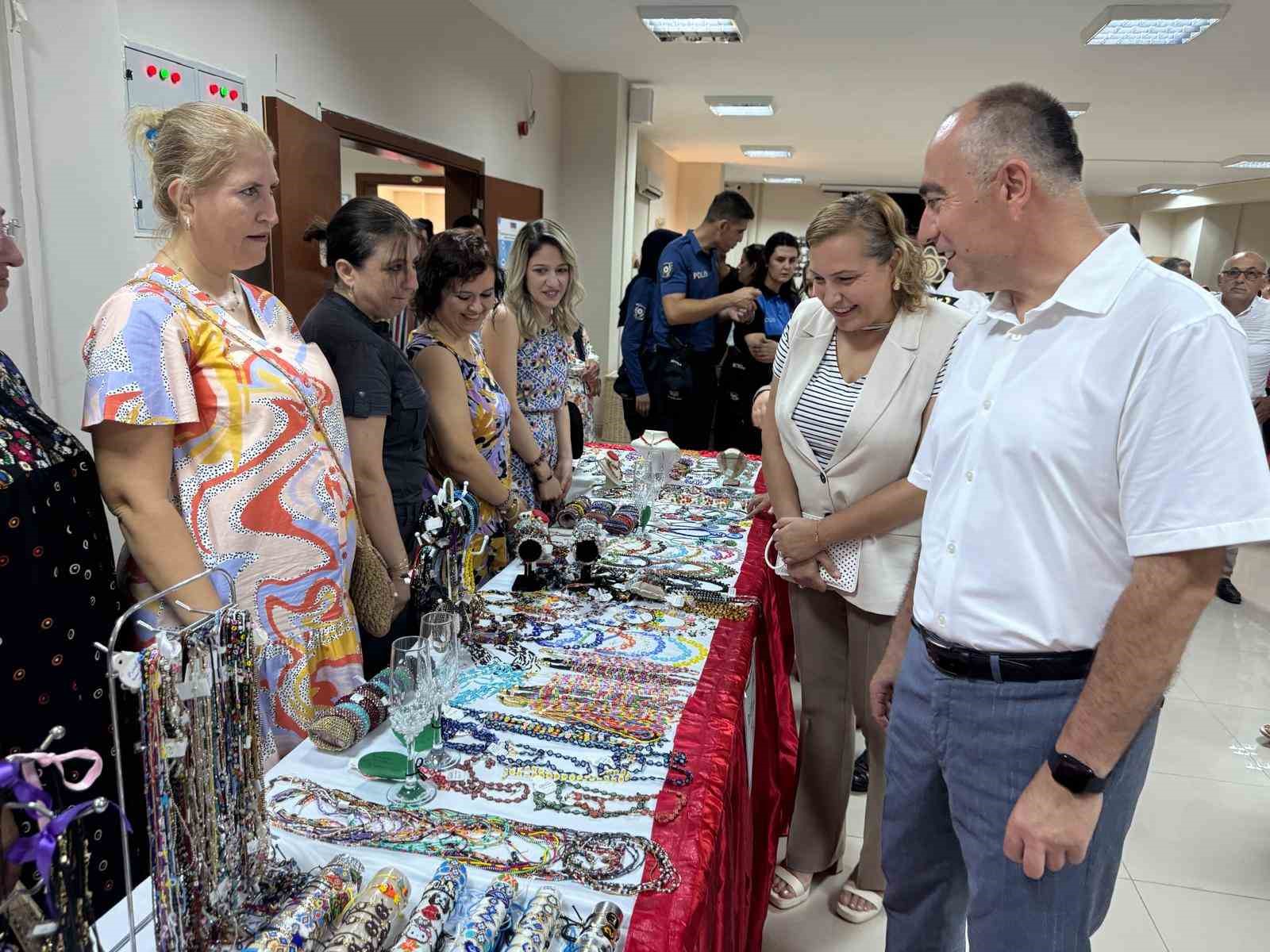 Dörtyol’da halk eğitim merkezi kursiyerlerinden yılsonu sergisi
