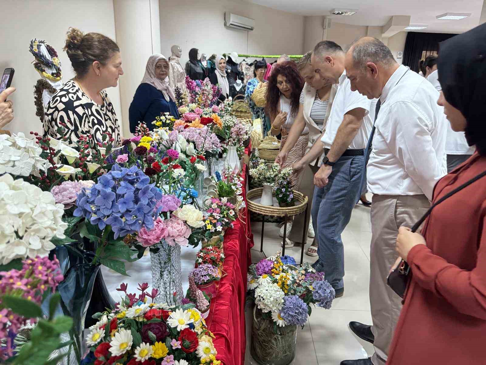 Dörtyol’da halk eğitim merkezi kursiyerlerinden yılsonu sergisi
