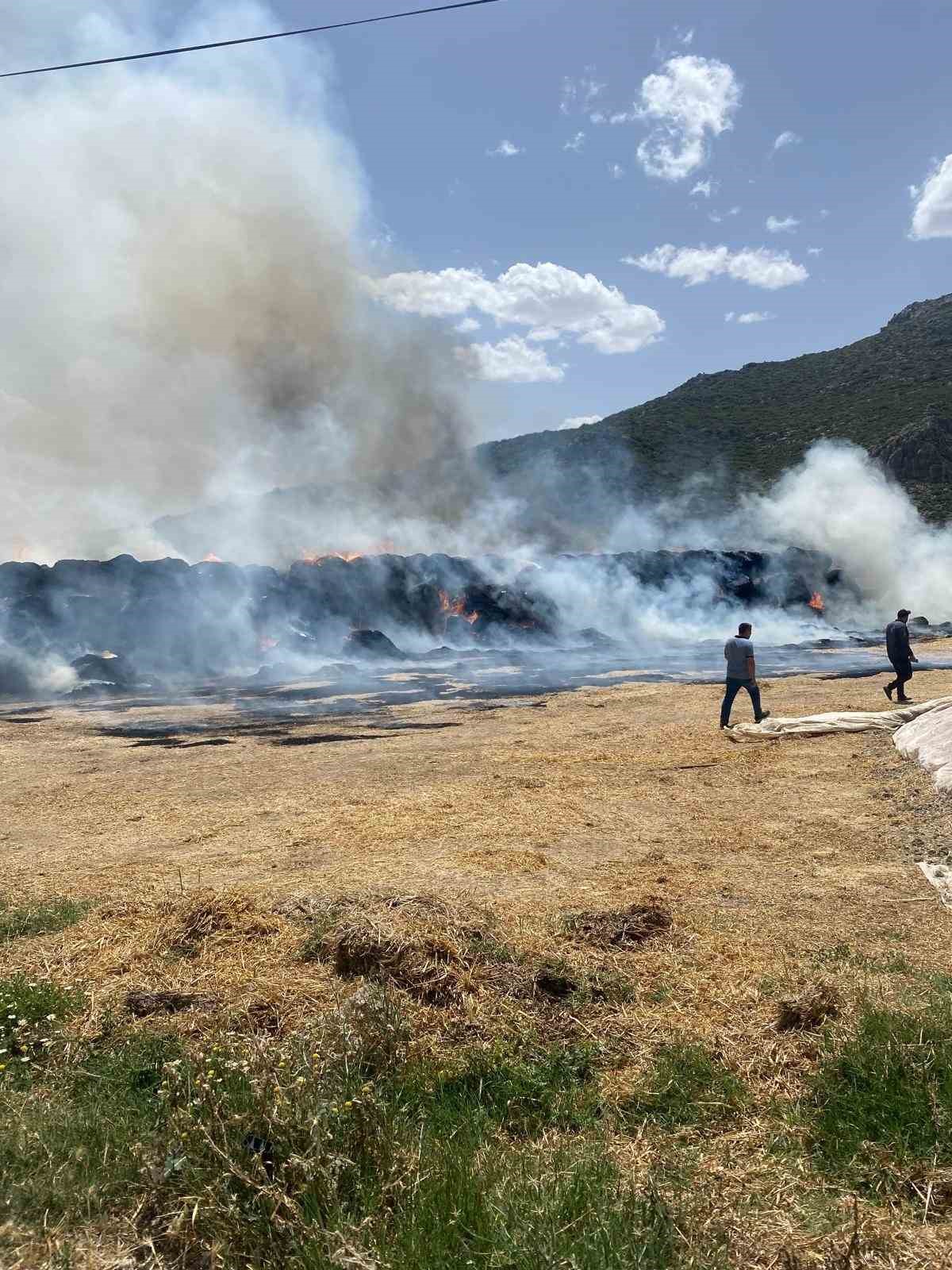 Burdur’da çıkan yangında 300 ton saman balyası kül oldu
