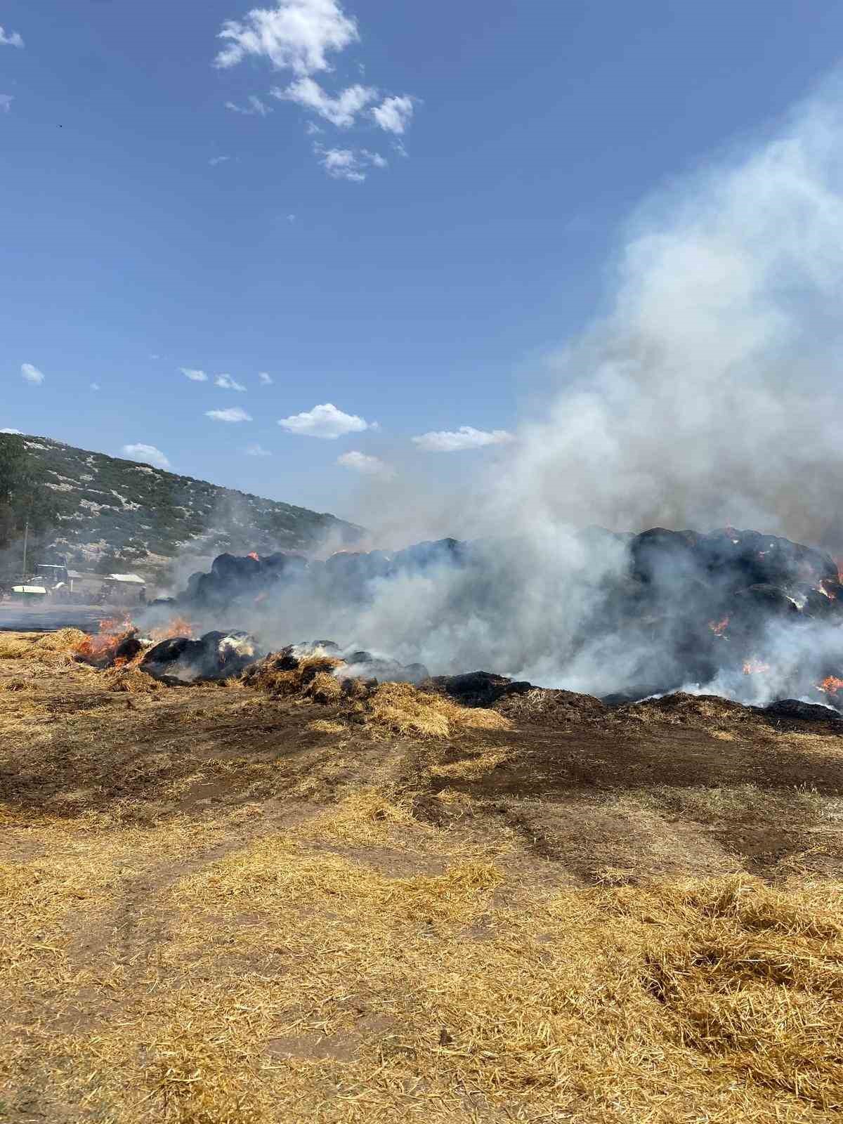 Burdur’da çıkan yangında 300 ton saman balyası kül oldu
