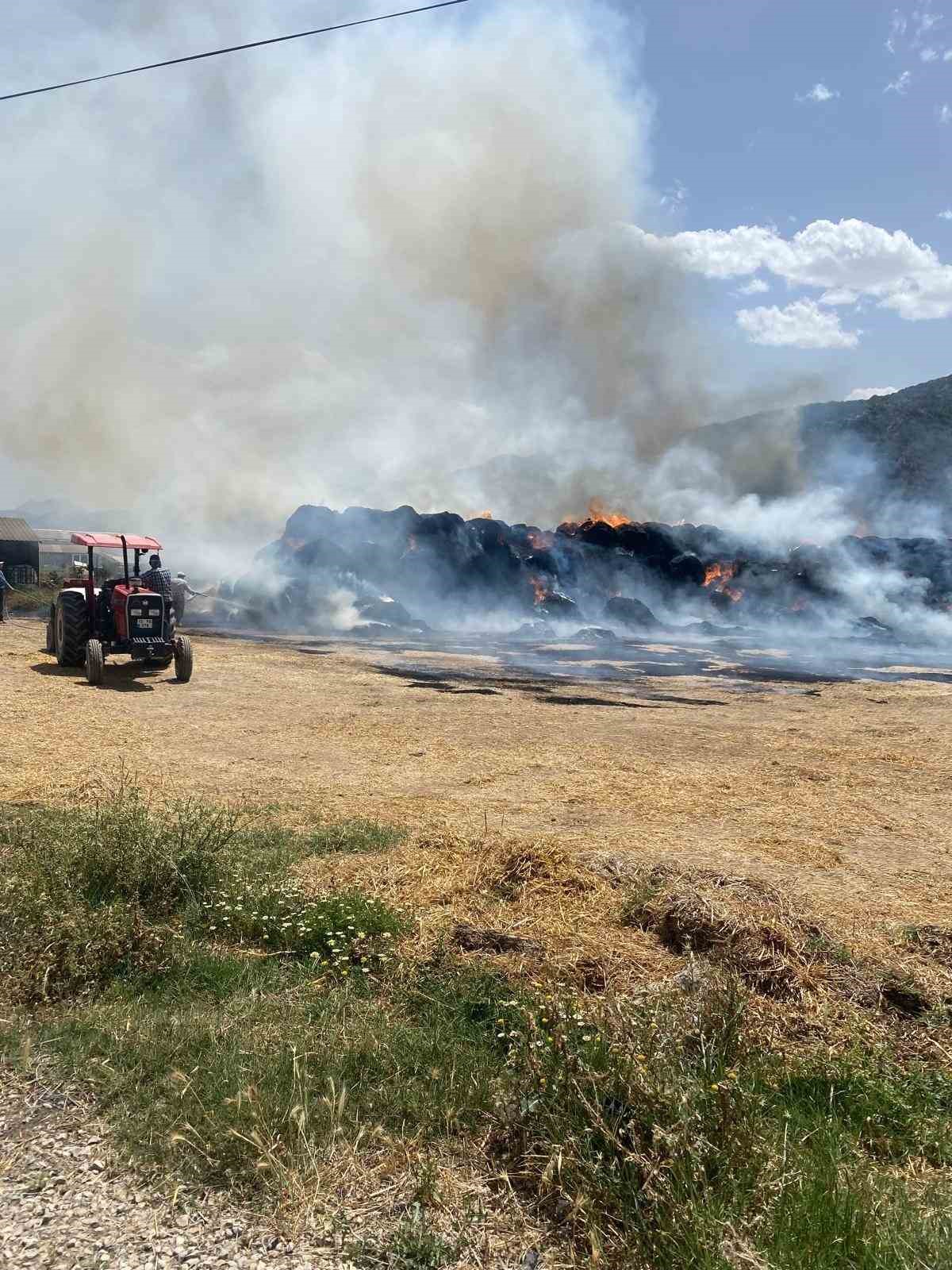 Burdur’da çıkan yangında 300 ton saman balyası kül oldu
