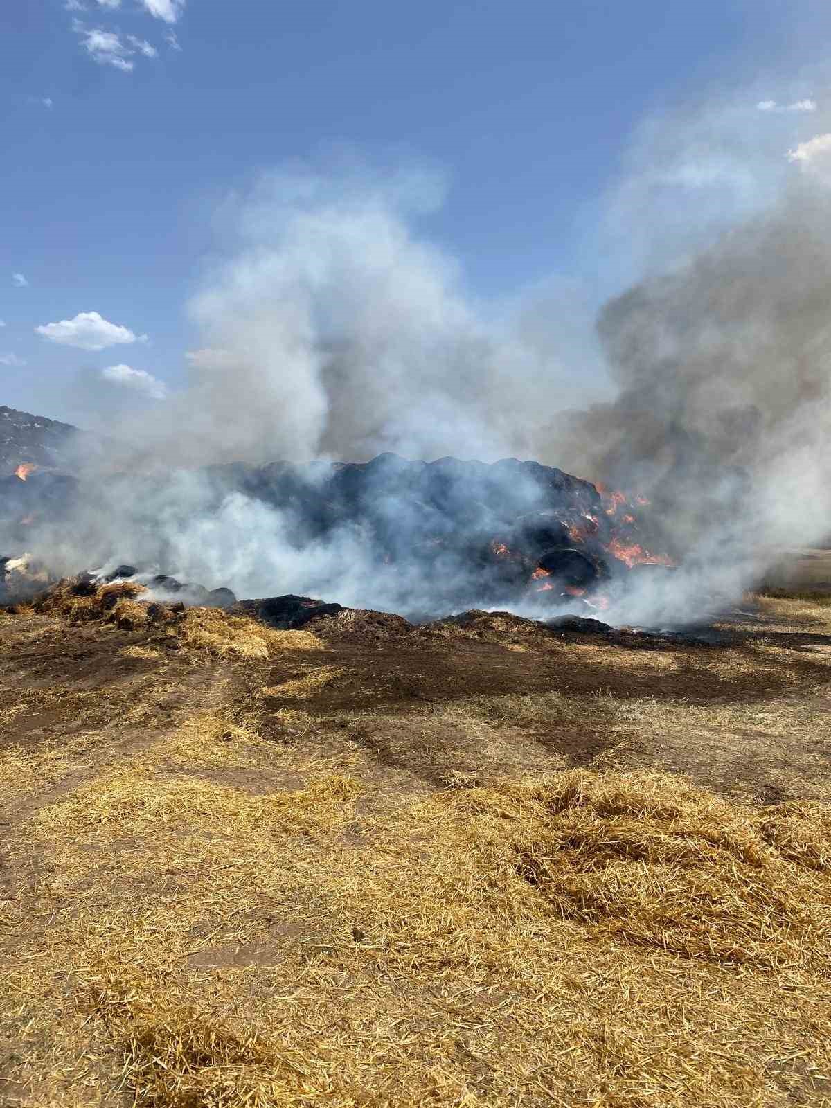 Burdur’da çıkan yangında 300 ton saman balyası kül oldu
