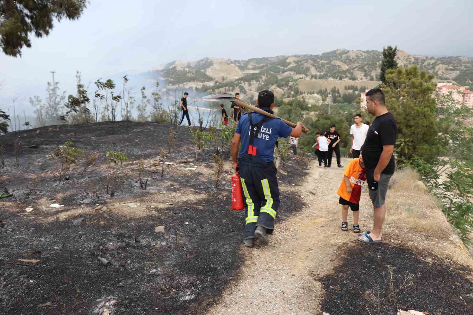 Denizli’deki orman yangınına  havadan ve karadan müdahale ediliyor
