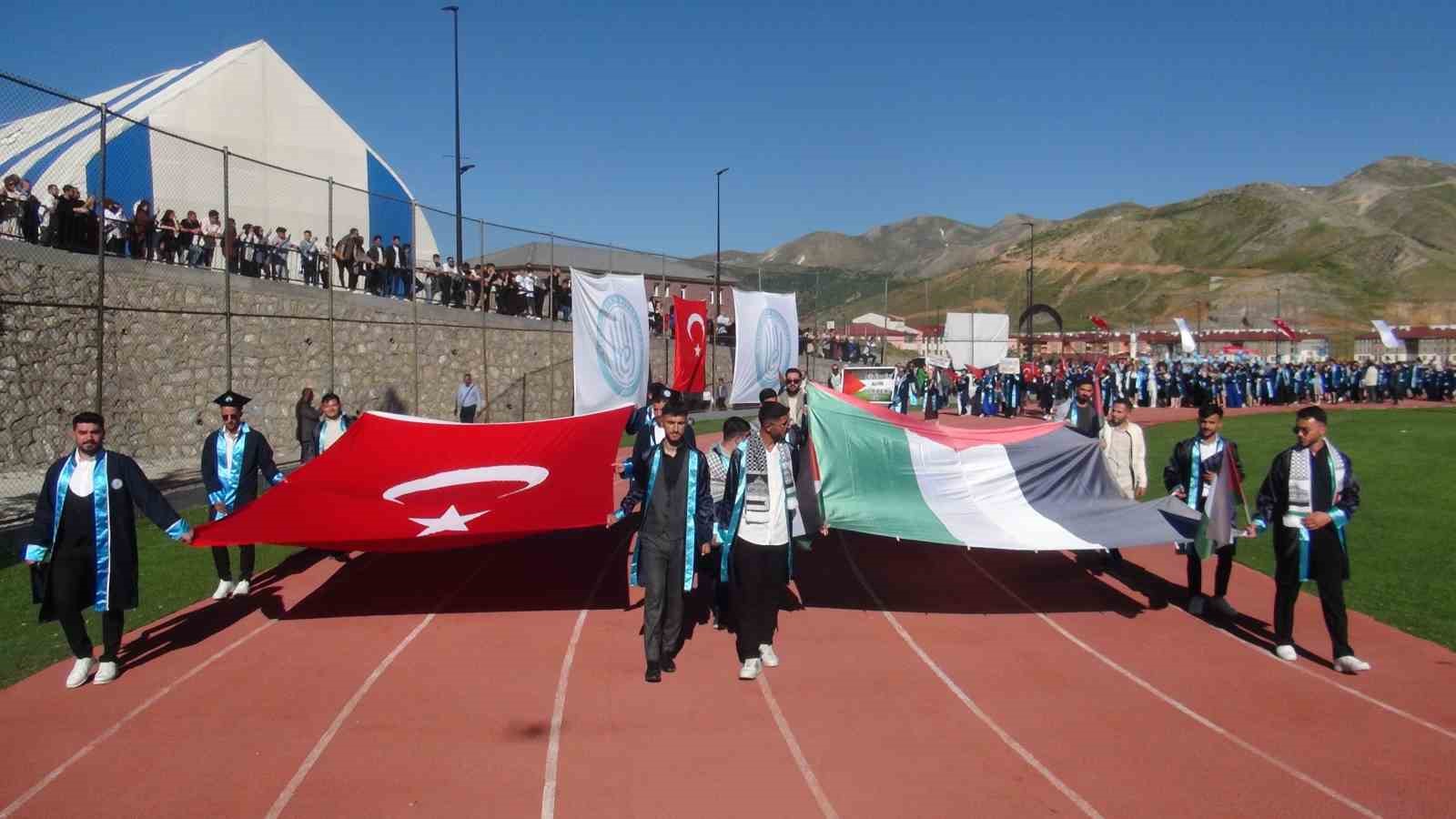 Bitlis Eren Üniversitesinde mezuniyet coşkusu
