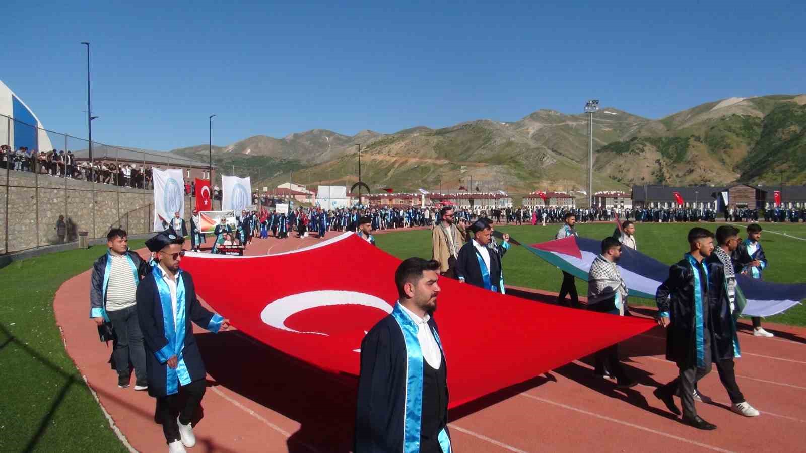 Bitlis Eren Üniversitesinde mezuniyet coşkusu
