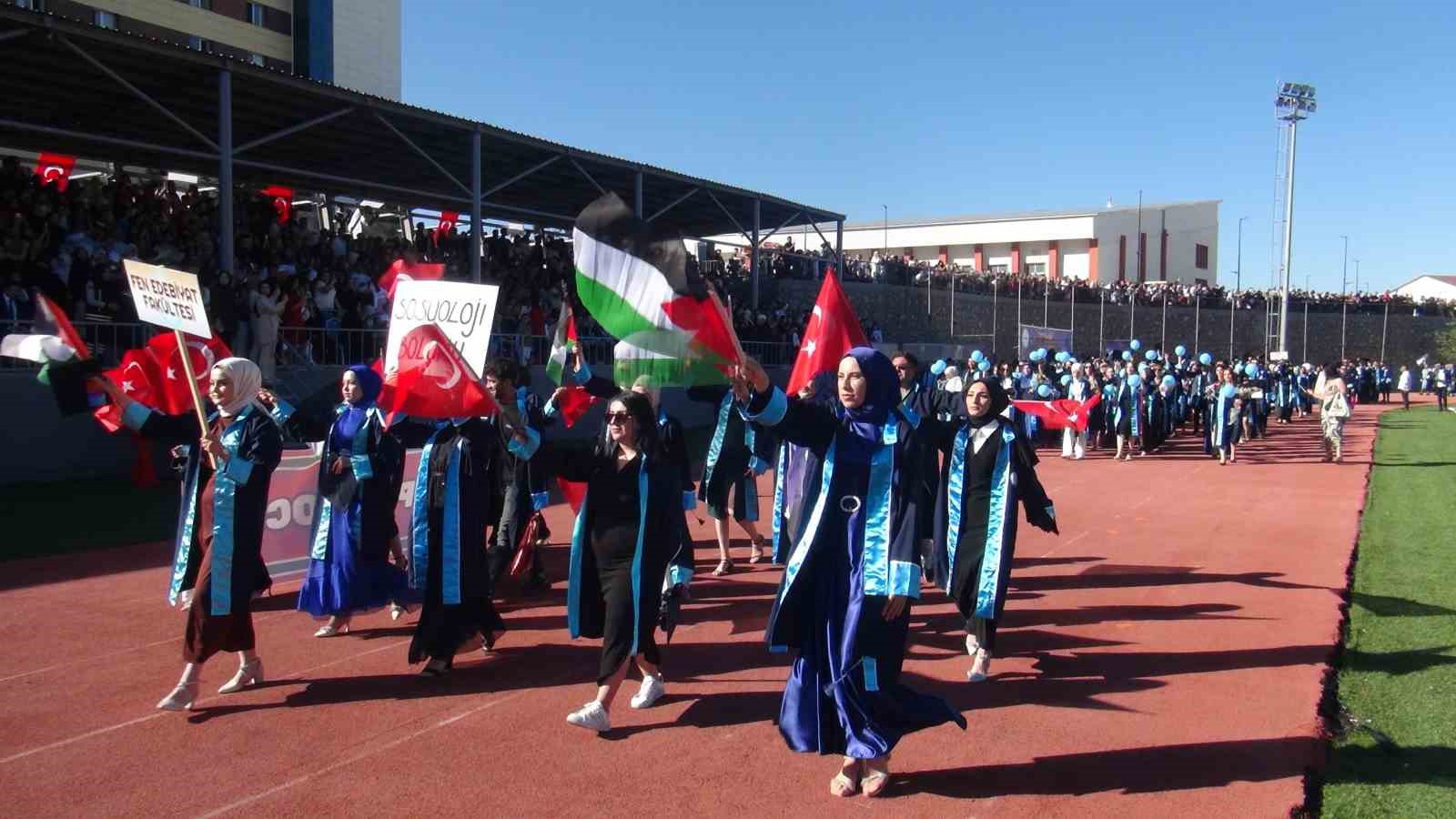 Bitlis Eren Üniversitesinde mezuniyet coşkusu
