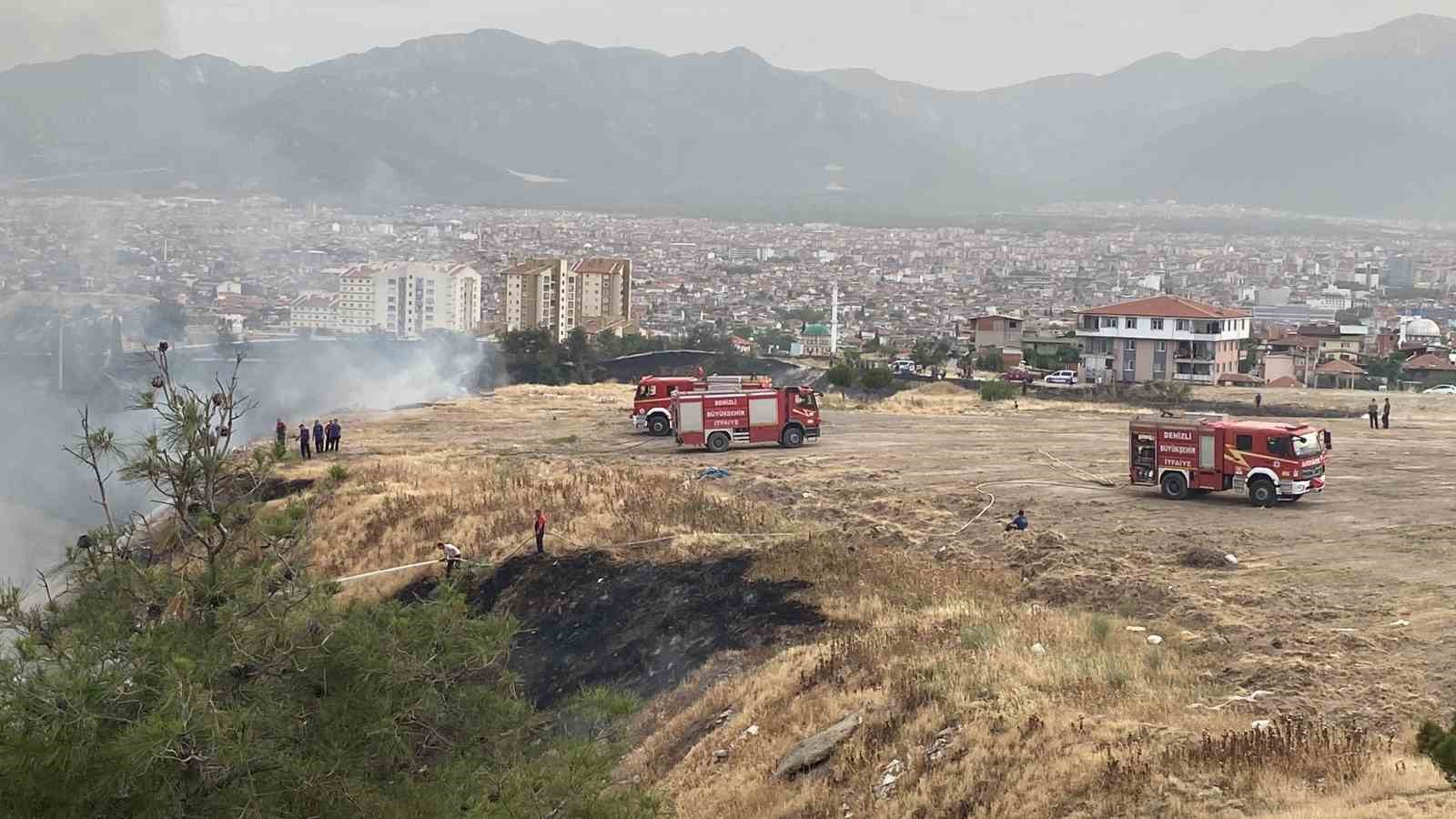 Yangının ilerlediği yerleşim alanlarında endişeli bekleyiş sürüyor
