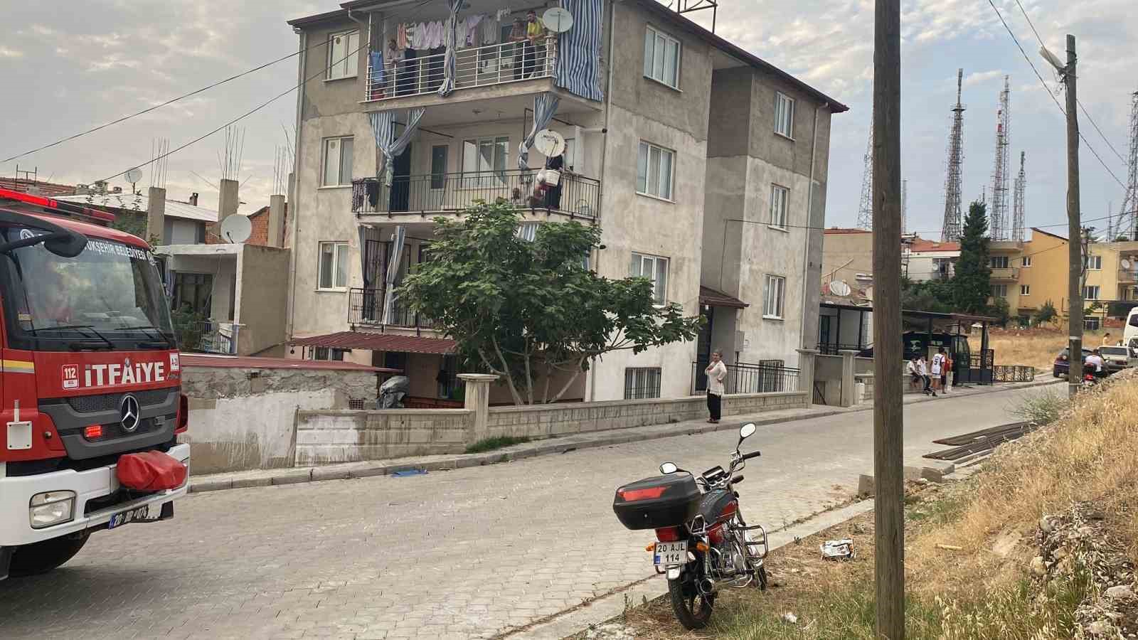 Yangının ilerlediği yerleşim alanlarında endişeli bekleyiş sürüyor
