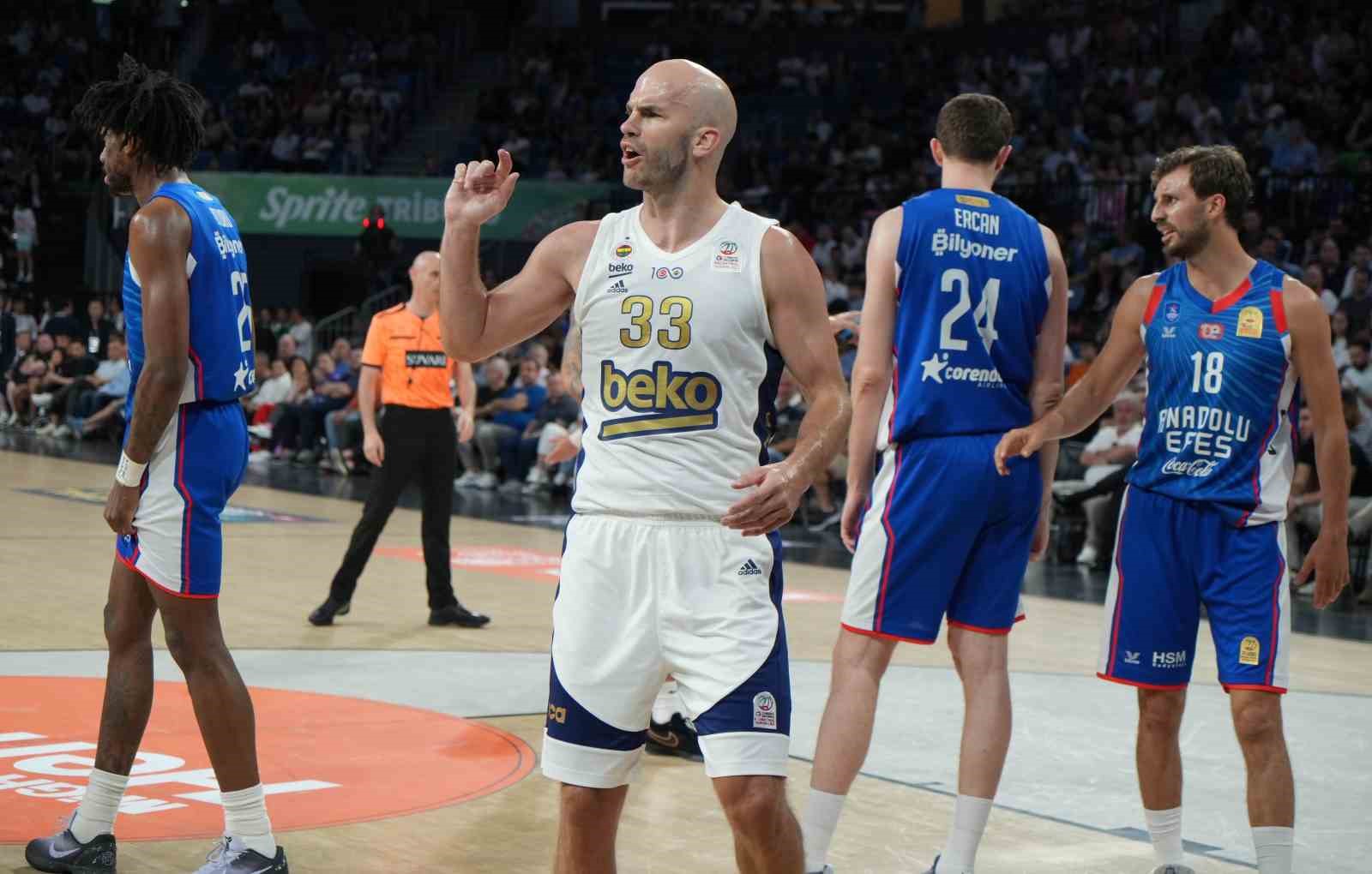 Fenerbahçe, final serisi ilk maçında A. Efes’i 85-74 mağlup etti
