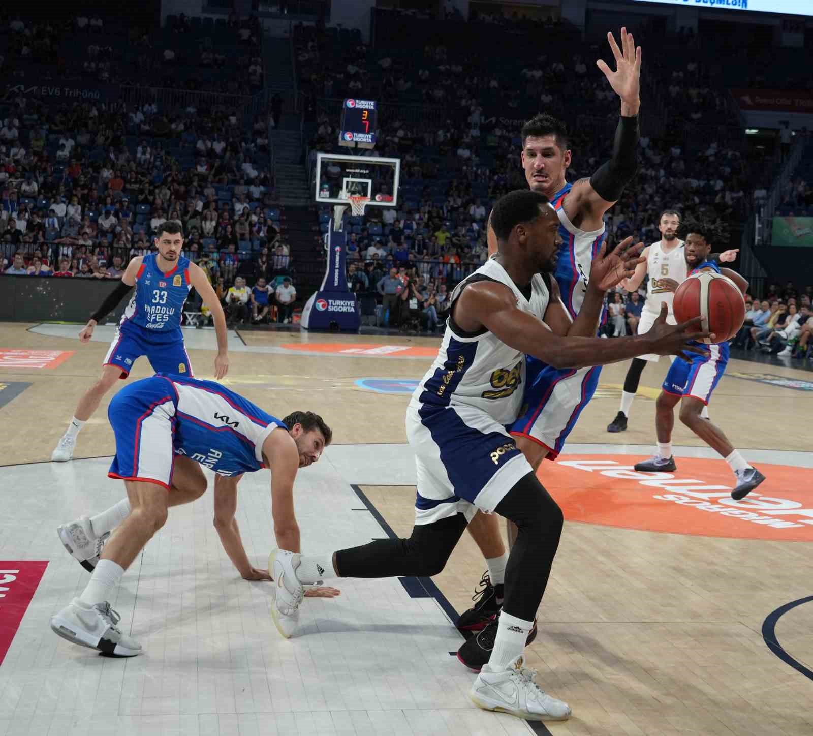 Fenerbahçe, final serisi ilk maçında A. Efes’i 85-74 mağlup etti
