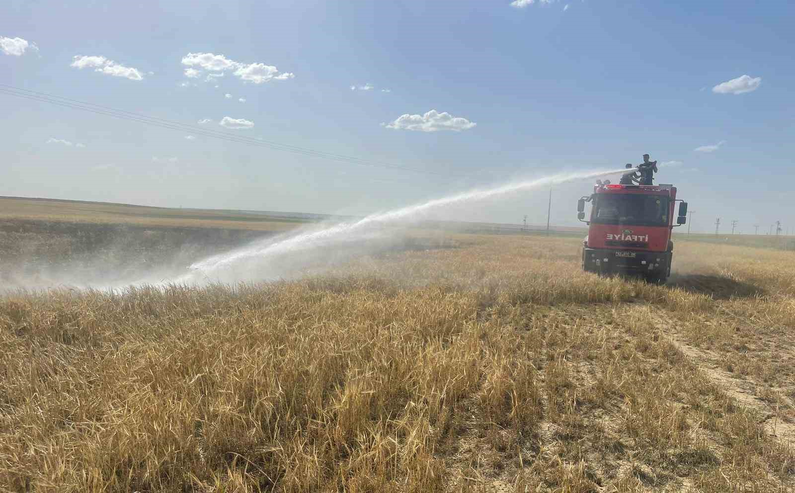 Konya’da arpa tarlasında yangın
