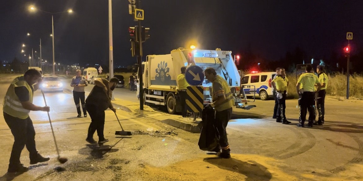 Bursa’da işçileri taşıyan servis ile kamyonet çarpıştı: 8 yaralı
