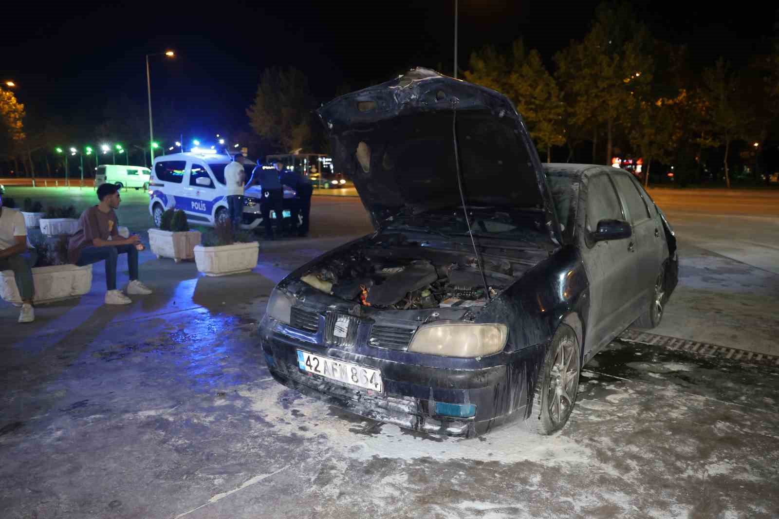 Emanet aldığı araçla önce kaza yaptı, ardından araçta yangın çıktı
