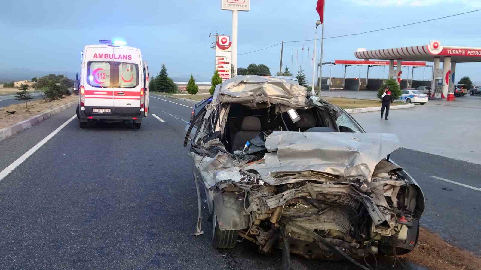 Uşak’ta otomobil kamyona arkadan çarptı: 1 ölü
