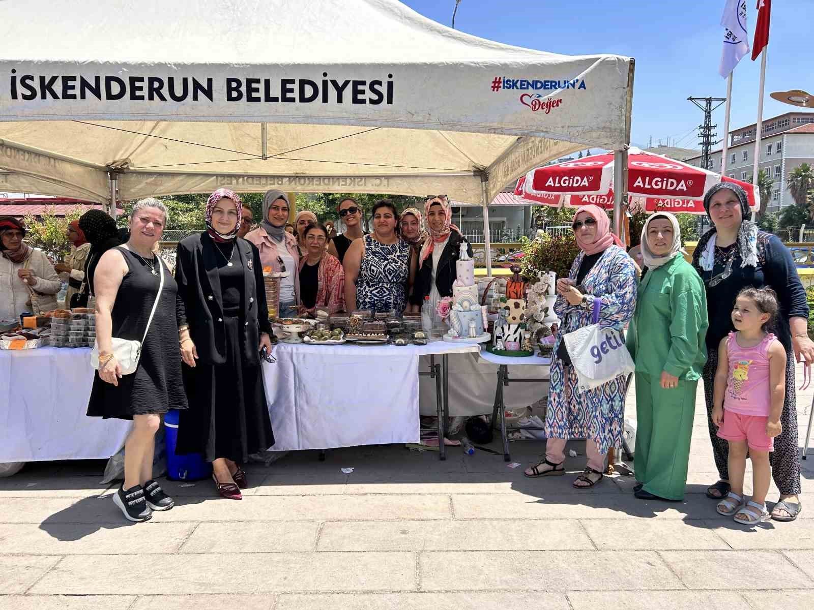 Depremzede kursiyerlerin el emeği ürünleri yıl sonu sergisinde beğeniye sunuldu
