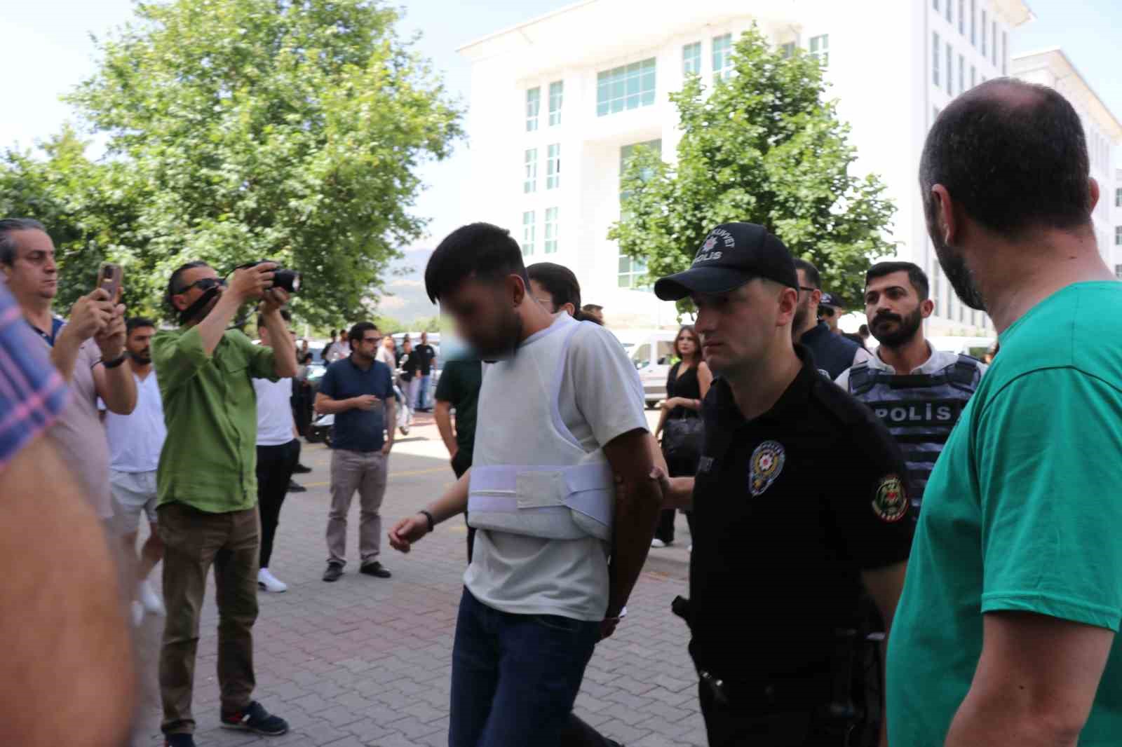 Hastane bahçesindeki silahlı saldırıda gözaltına alınan 7 şüpheliden 3’ü tutuklandı
