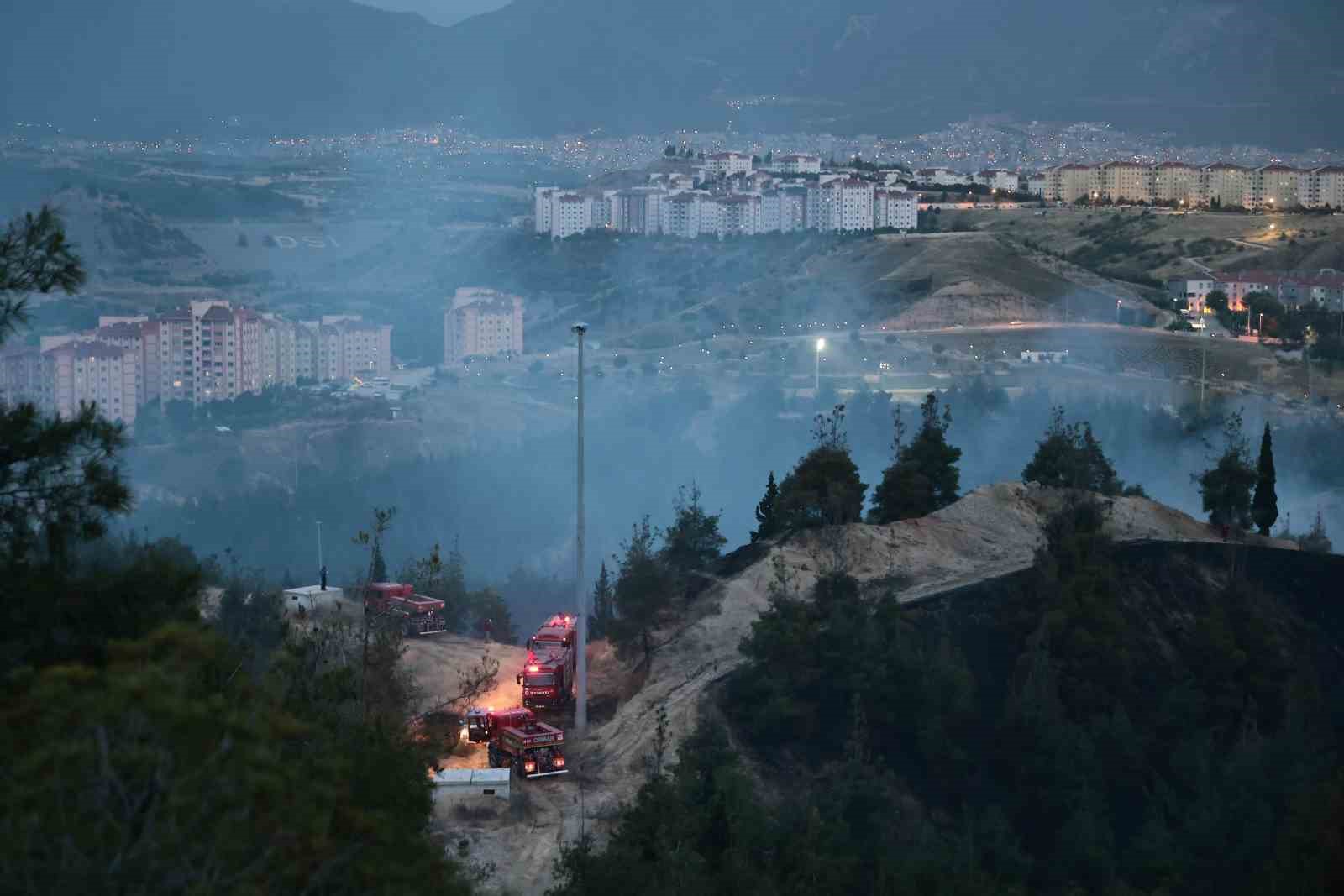 Denizli Büyükşehir yangına 2 ayrı noktada müdahale etti
