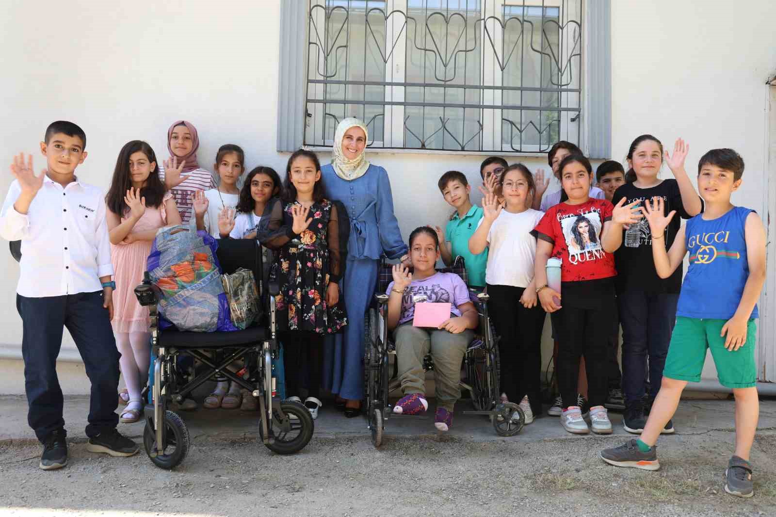 İlkokul öğrencilerinden anlamlı davranış: Mezuniyet balosu yerine arkadaşlarını sevindirdiler
