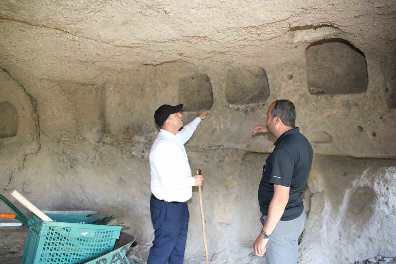 Kars Ani Ören Yeri’nde ilk kaya mescidi gün yüzüne çıkarıldı
