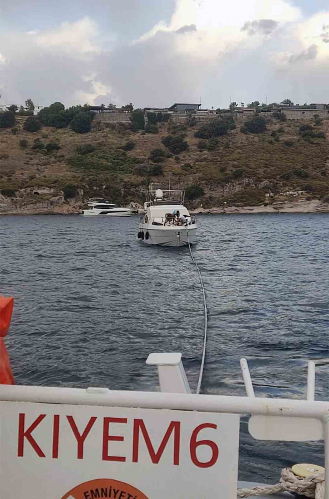 Bardakçı koyunda sürüklenen tekneyi KIYEM ekipleri kurtardı
