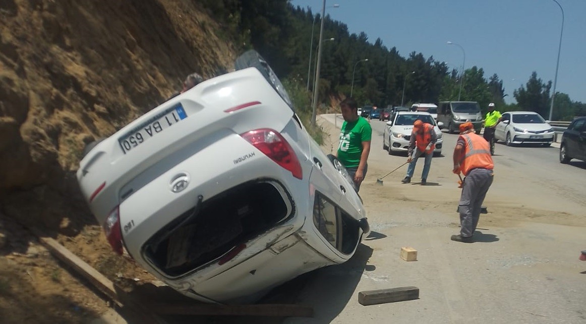 Sulama kanalına devrilen otomobil sürücüsü yaralandı
