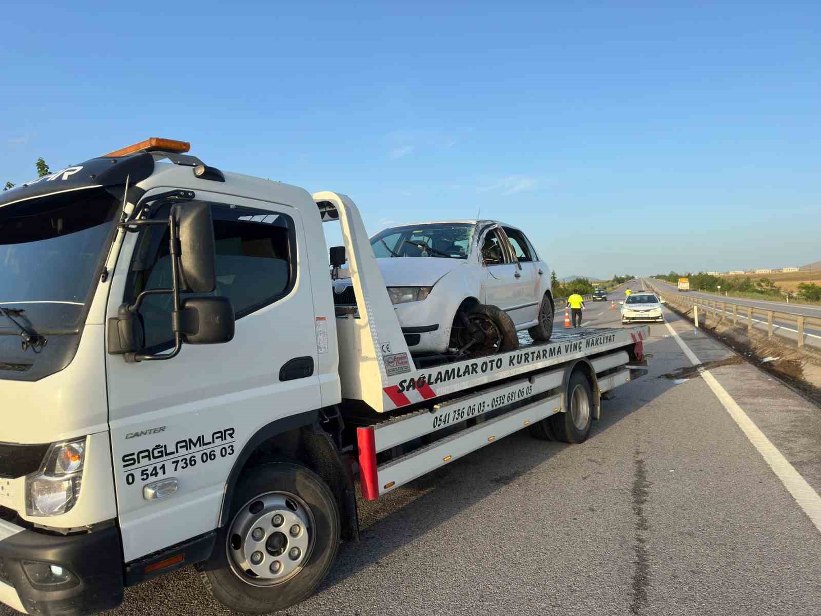 Orta refüje giren otomobilde biri ağır 4 kişi yaralandı
