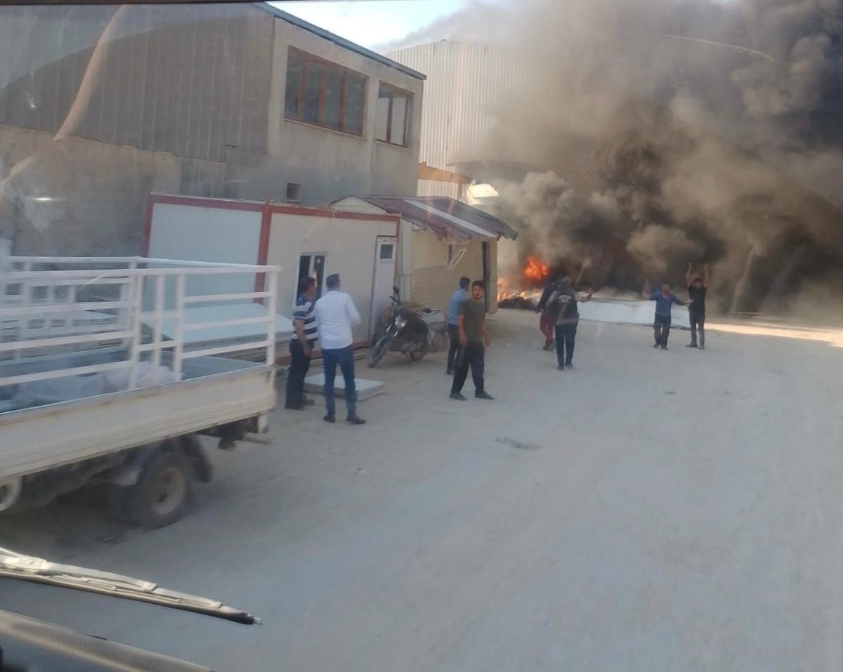 Hatay’da fabrikada çıkan yangın söndürüldü
