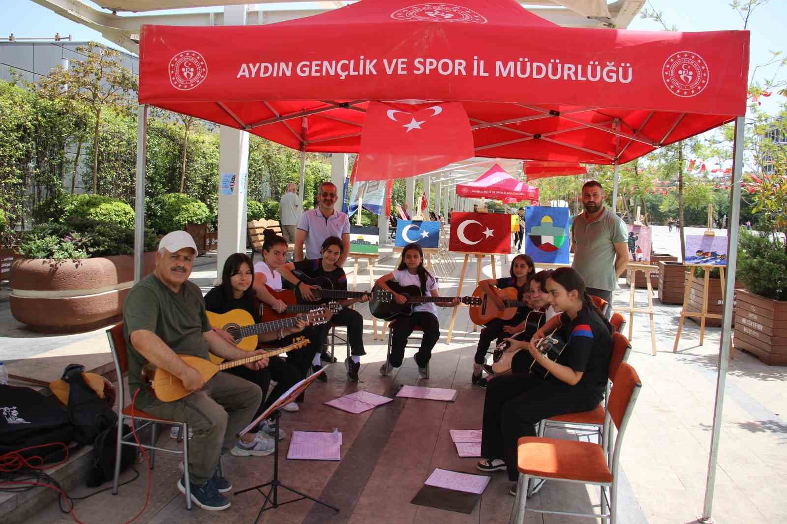 Üniversiteli gençlerden Gazze için anlamlı sergi
