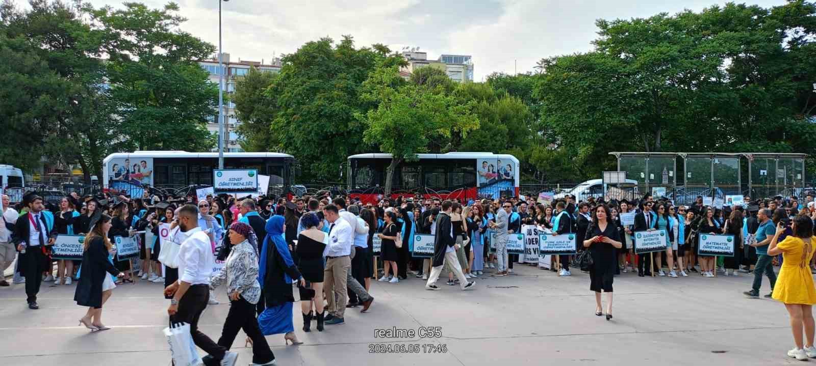 Asırlık Çınar Necatibey, 100. dönem mezunlarını verdi
