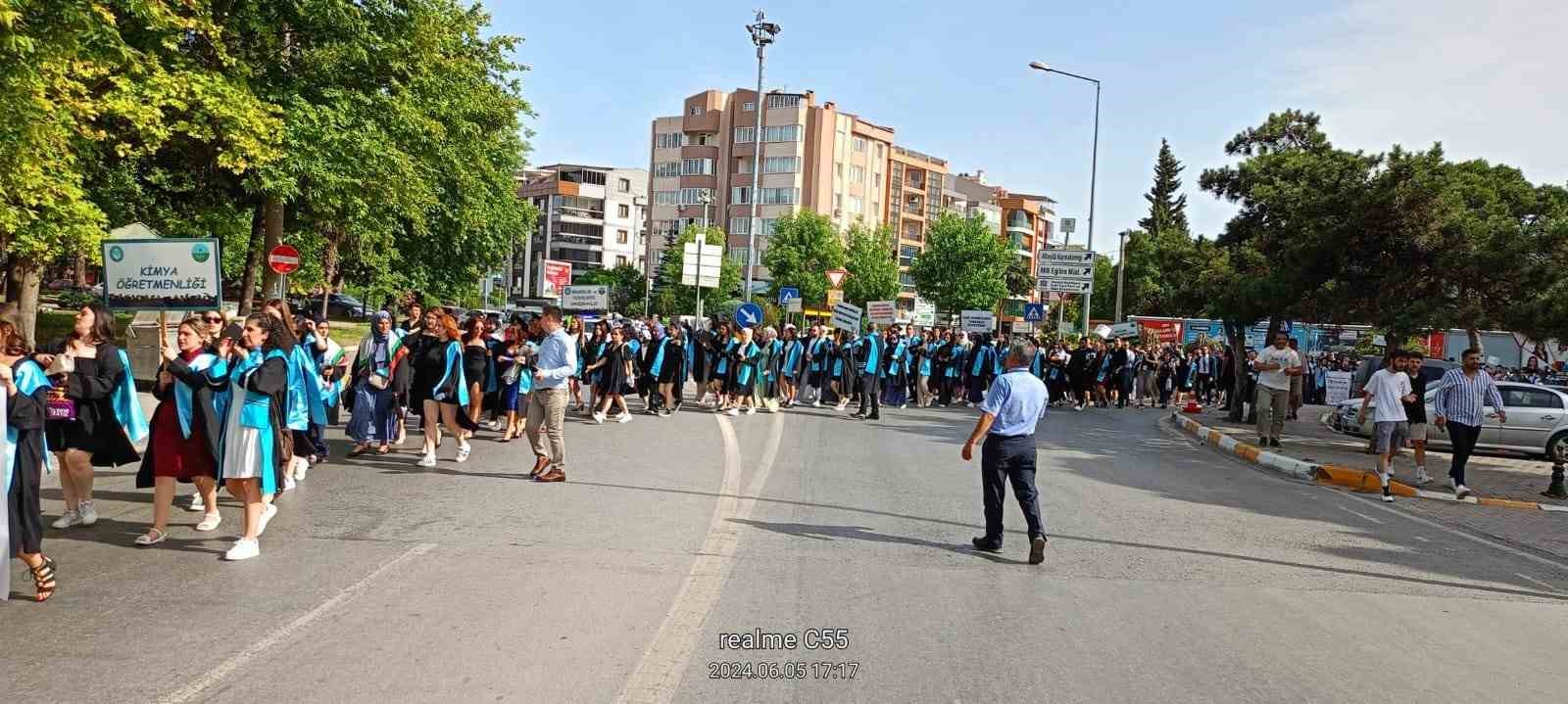 Asırlık Çınar Necatibey, 100. dönem mezunlarını verdi
