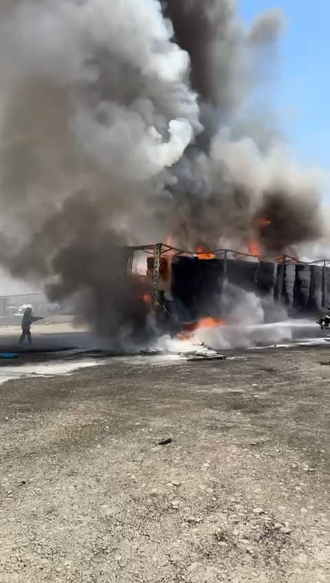 Gaziantep’te lastik yüklü tır alev alev yandı
