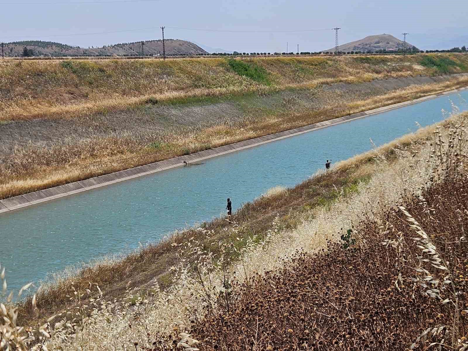 17 yaşındaki genç serinlemek için girdiği kanalda kayboldu
