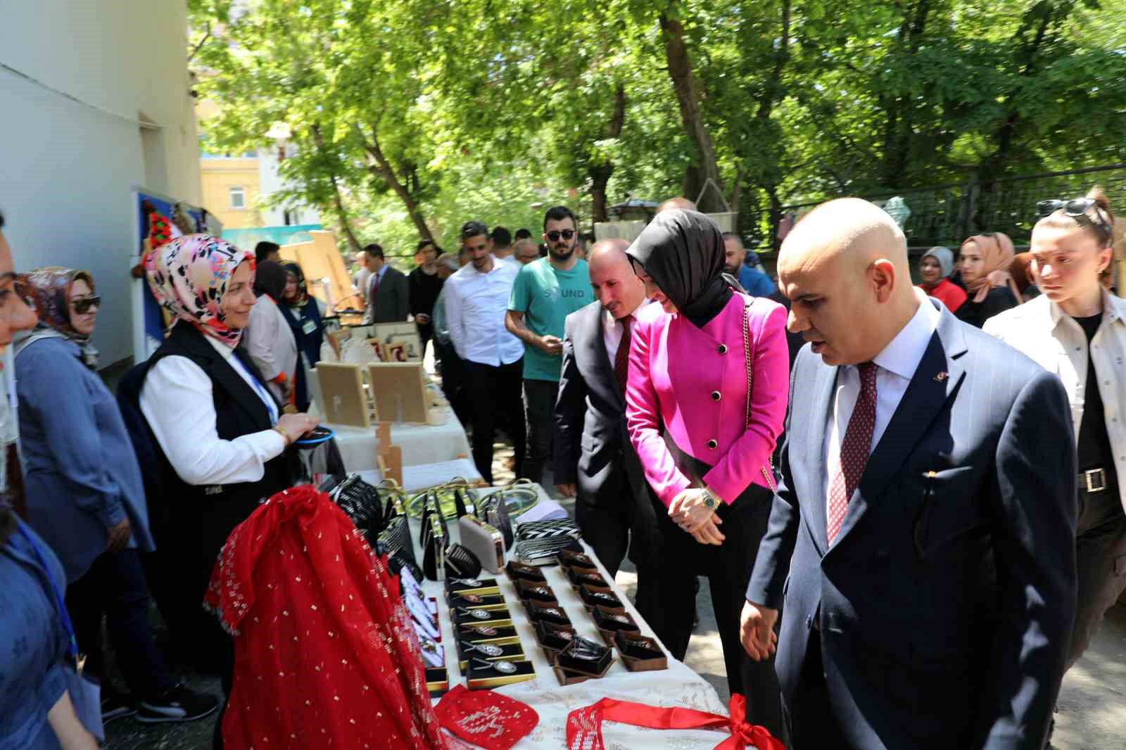 Ağrı’da Hayat Boyu Öğrenme Şenliği düzenlendi
