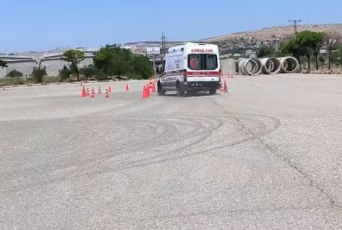 Gaziantep’te ambulans sürüş eğitimleri nefes kesti
